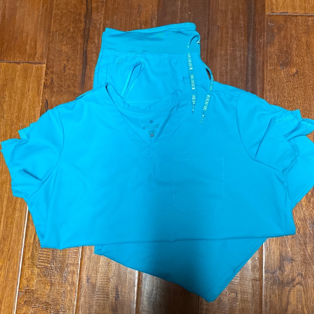 Med Couture Womens scrubs